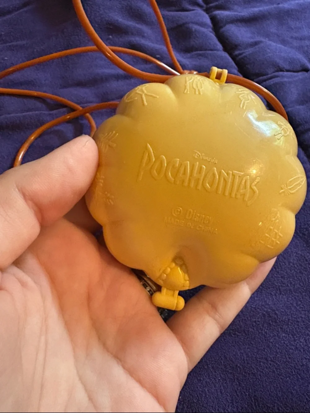 Disney’s Pocahontas Plastic Clam Show Necklace Meeko